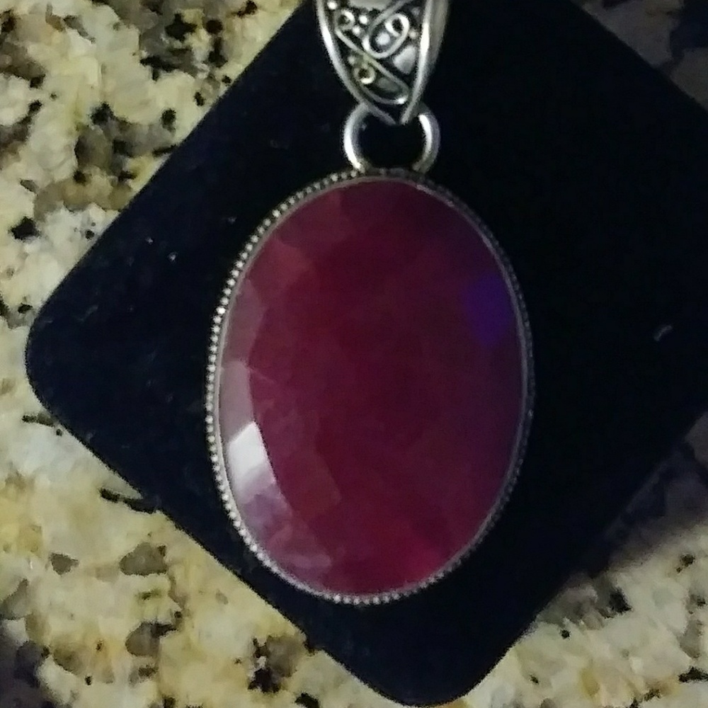 Red garnet pendant - Picture 1 of 3